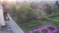 Příjezdová cesta k zámku