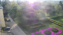 Příjezdová cesta k zámku