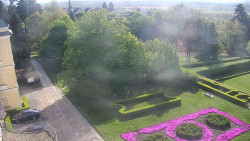 Příjezdová cesta k zámku