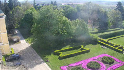 Příjezdová cesta k zámku