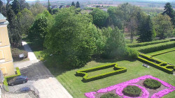 Příjezdová cesta k zámku