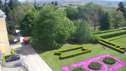 Příjezdová cesta k zámku