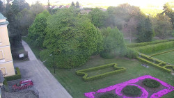 Příjezdová cesta k zámku