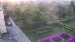 Příjezdová cesta k zámku