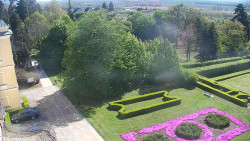 Příjezdová cesta k zámku