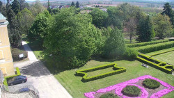 Příjezdová cesta k zámku