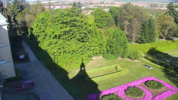 Příjezdová cesta k zámku