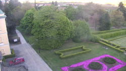 Příjezdová cesta k zámku