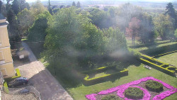 Příjezdová cesta k zámku