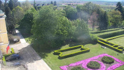 Příjezdová cesta k zámku