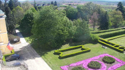 Příjezdová cesta k zámku