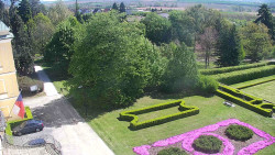 Příjezdová cesta k zámku