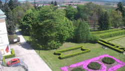 Příjezdová cesta k zámku