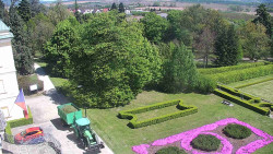 Příjezdová cesta k zámku