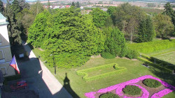 Příjezdová cesta k zámku