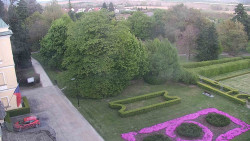 Příjezdová cesta k zámku