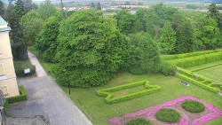 Příjezdová cesta k zámku
