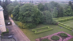 Příjezdová cesta k zámku
