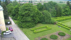 Příjezdová cesta k zámku