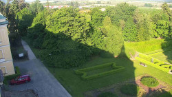 Příjezdová cesta k zámku