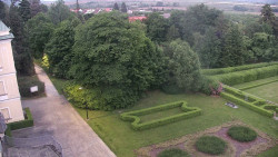 Příjezdová cesta k zámku