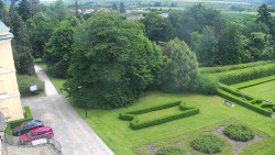 Příjezdová cesta k zámku