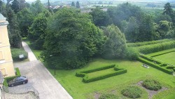 Příjezdová cesta k zámku