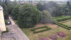 Příjezdová cesta k zámku