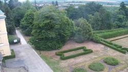 Příjezdová cesta k zámku