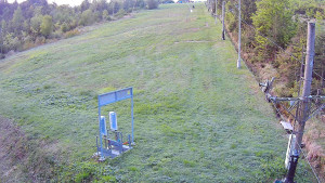 Skiareál Troják - Kamera u nástupu na vlek svah A - 9.5.2025 v 04:55
