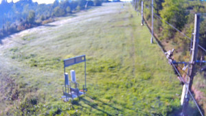 Skiareál Troják - Kamera u nástupu na vlek svah A - 21.5.2025 v 07:00