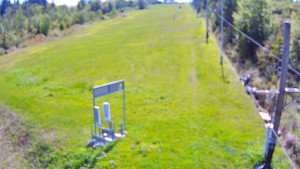 Skiareál Troják - Kamera u nástupu na vlek svah A - 21.5.2025 v 11:00