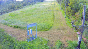 Skiareál Troják - Kamera u nástupu na vlek svah A - 15.6.2025 v 04:55