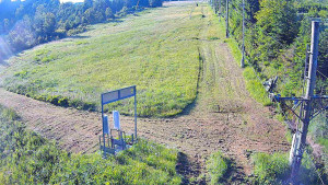 Skiareál Troják - Kamera u nástupu na vlek svah A - 15.6.2025 v 06:55
