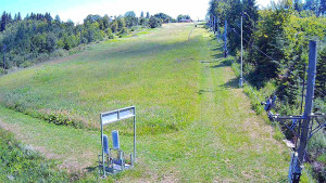 Skiareál Troják - Kamera u nástupu na vlek svah A - 30.6.2025 v 13:55
