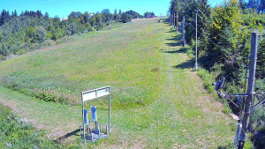 Skiareál Troják - Kamera u nástupu na vlek svah A - 30.6.2025 v 14:55