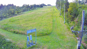 Skiareál Troják - Kamera u nástupu na vlek svah A - 1.7.2025 v 04:55