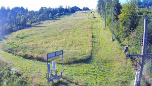 Skiareál Troják - Kamera u nástupu na vlek svah A - 1.7.2025 v 06:45