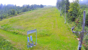Skiareál Troják - Kamera u nástupu na vlek svah A - 7.7.2025 v 05:55