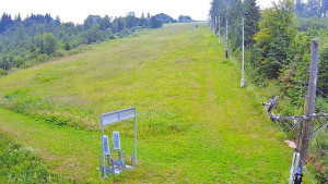 Skiareál Troják - Kamera u nástupu na vlek svah A - 7.7.2025 v 08:55