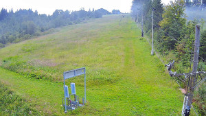 Skiareál Troják - Kamera u nástupu na vlek svah A - 13.7.2025 v 04:55