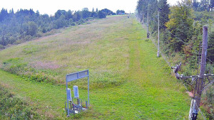 Skiareál Troják - Kamera u nástupu na vlek svah A - 13.7.2025 v 05:55