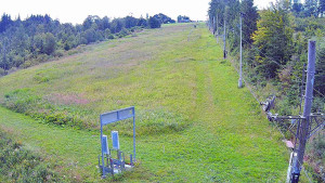 Skiareál Troják - Kamera u nástupu na vlek svah A - 13.7.2025 v 08:55