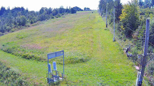 Skiareál Troják - Kamera u nástupu na vlek svah A - 13.7.2025 v 09:40