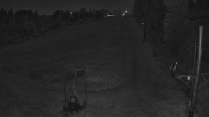 Skiareál Troják - Kamera u nástupu na vlek svah A - 15.8.2025 v 02:55
