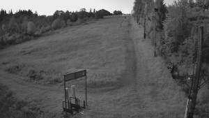 Skiareál Troják - Kamera u nástupu na vlek svah A - 15.8.2025 v 04:55