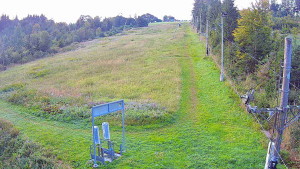 Skiareál Troják - Kamera u nástupu na vlek svah A - 15.8.2025 v 05:55