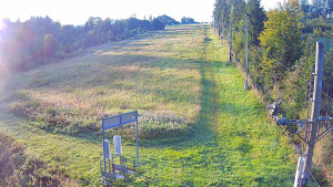 Skiareál Troják - Kamera u nástupu na vlek svah A - 15.8.2025 v 06:55