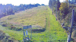 Skiareál Troják - Kamera u nástupu na vlek svah A - 15.8.2025 v 07:55