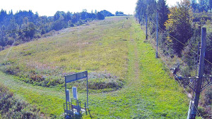 Skiareál Troják - Kamera u nástupu na vlek svah A - 15.8.2025 v 09:20